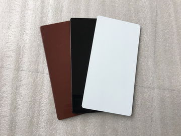 Porcellana Pannelli di alluminio neri del segno/materiale resistente alle intemperie del segno con uniformità di colore fornitore